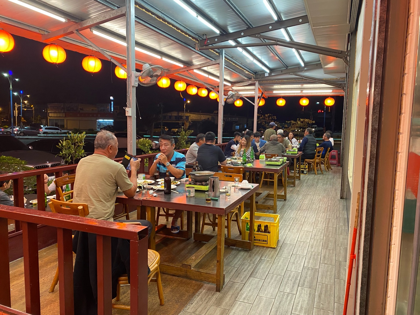 【炒天下110餐酒館】南北熱炒、生魚片、海鮮/山產/快炒店、宵夜 、辦桌桌菜聚餐、冷盤、燒烤、熱炒酥炸